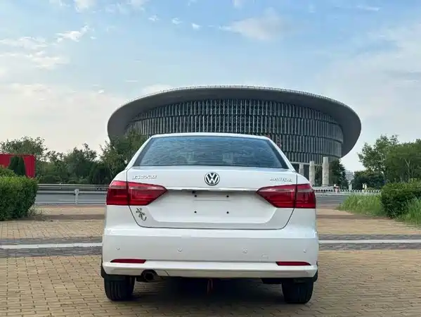 Volkswagen Lavida 2015