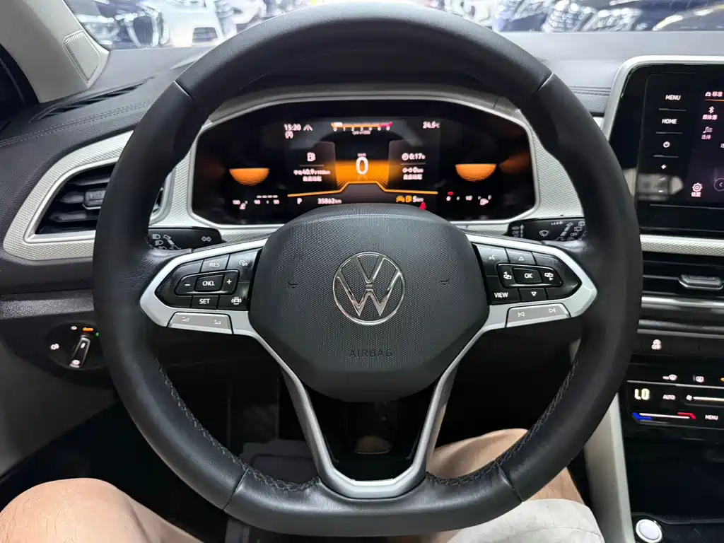 Volkswagen T-Roc 2023 — фото 14