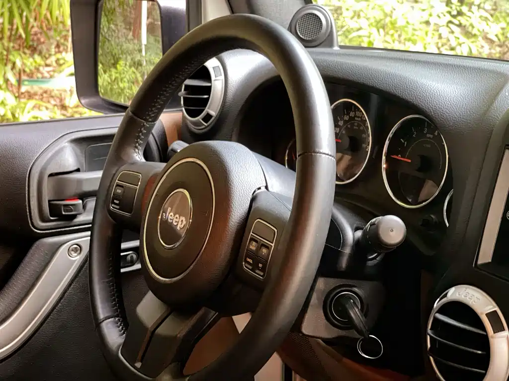 Jeep Wrangler 2011 — фото 38