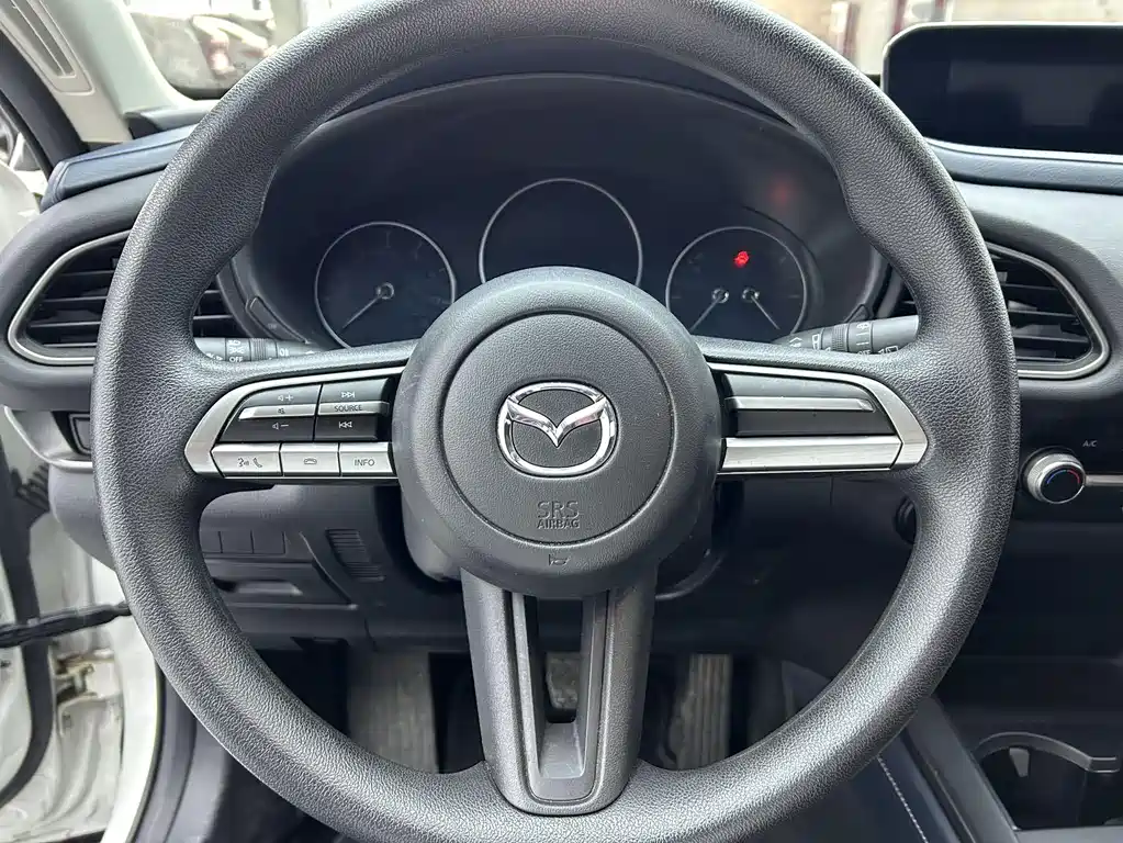 Mazda CX-30 2022 — фото 11