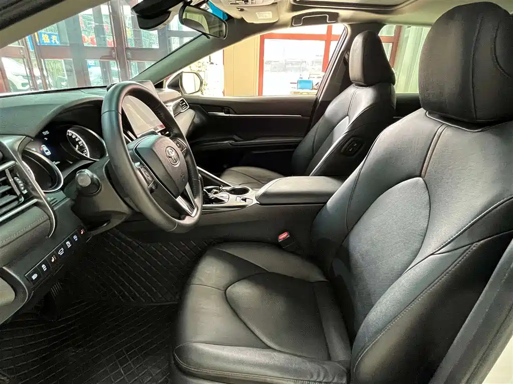 Toyota Camry 2021 — фото 16