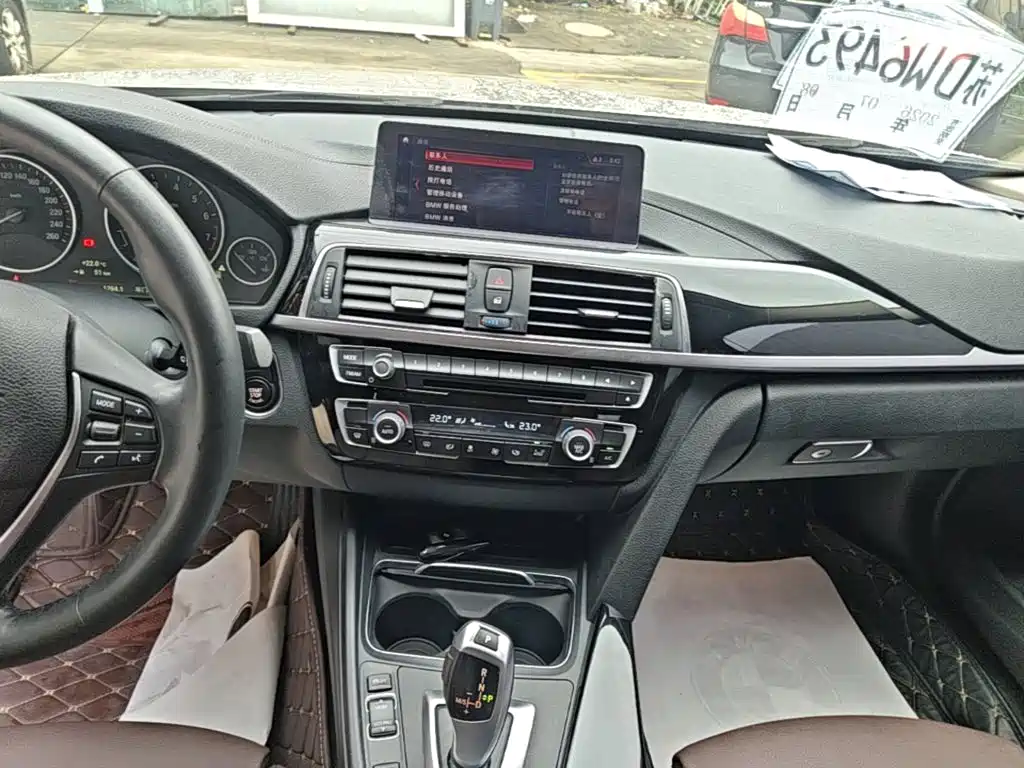 BMW 3 Series 2019 — фото 13