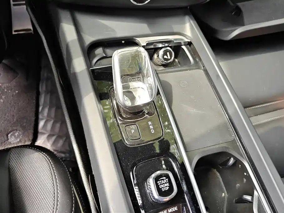 Volvo XC60 PHEV 2021 — фото 15