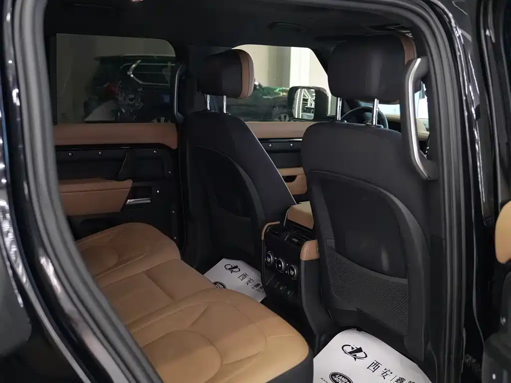 Land Rover Defender 2025 — фото 14