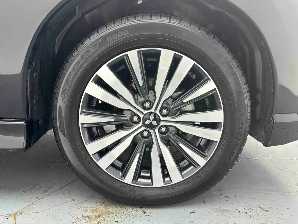 Mitsubishi Outlander 2022 — фото 14