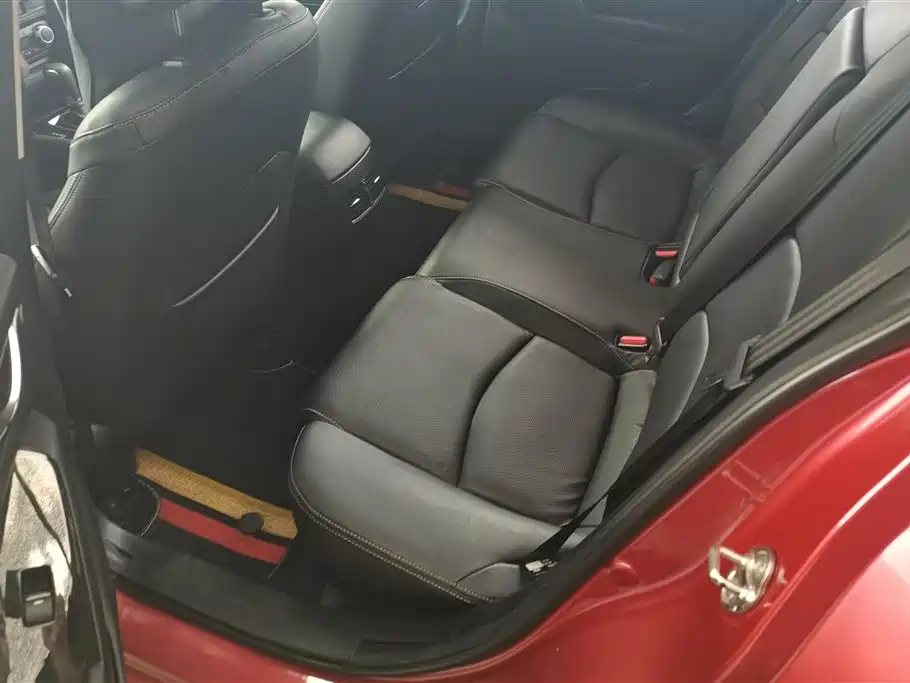Mazda 3 Axela 2019 — фото 11