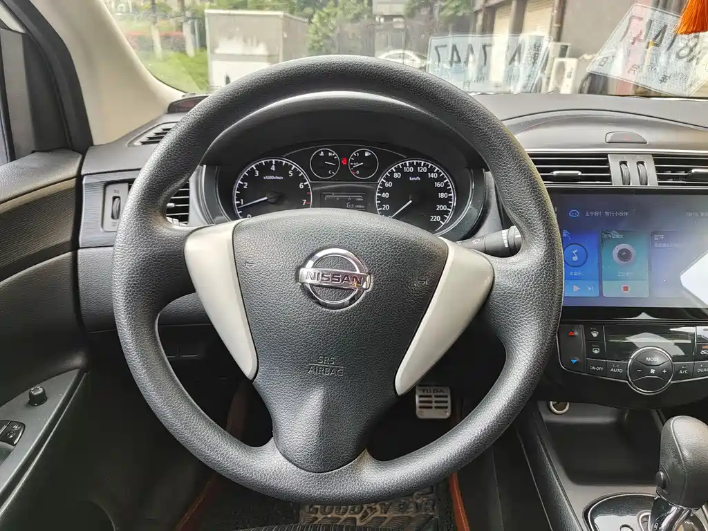 Nissan Tiida 2014 — фото 10