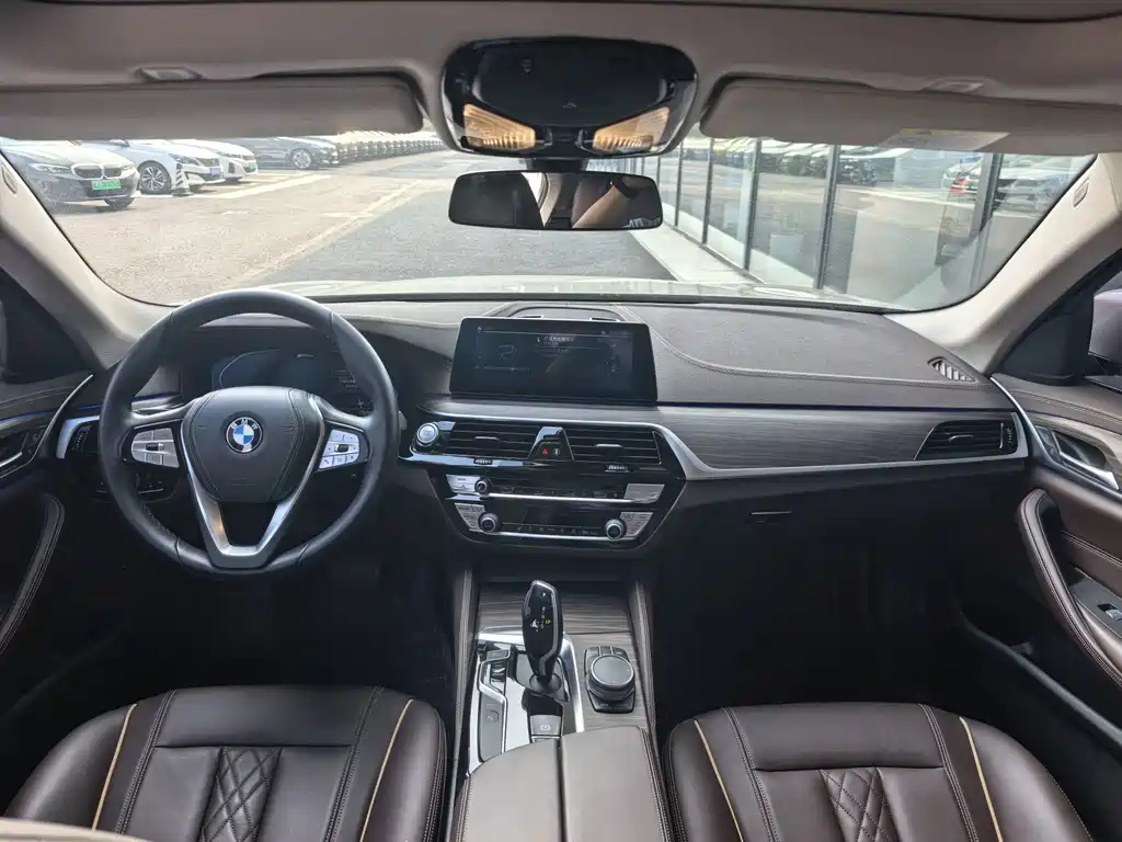 BMW 5 Series New Energy 2020 — фото 10