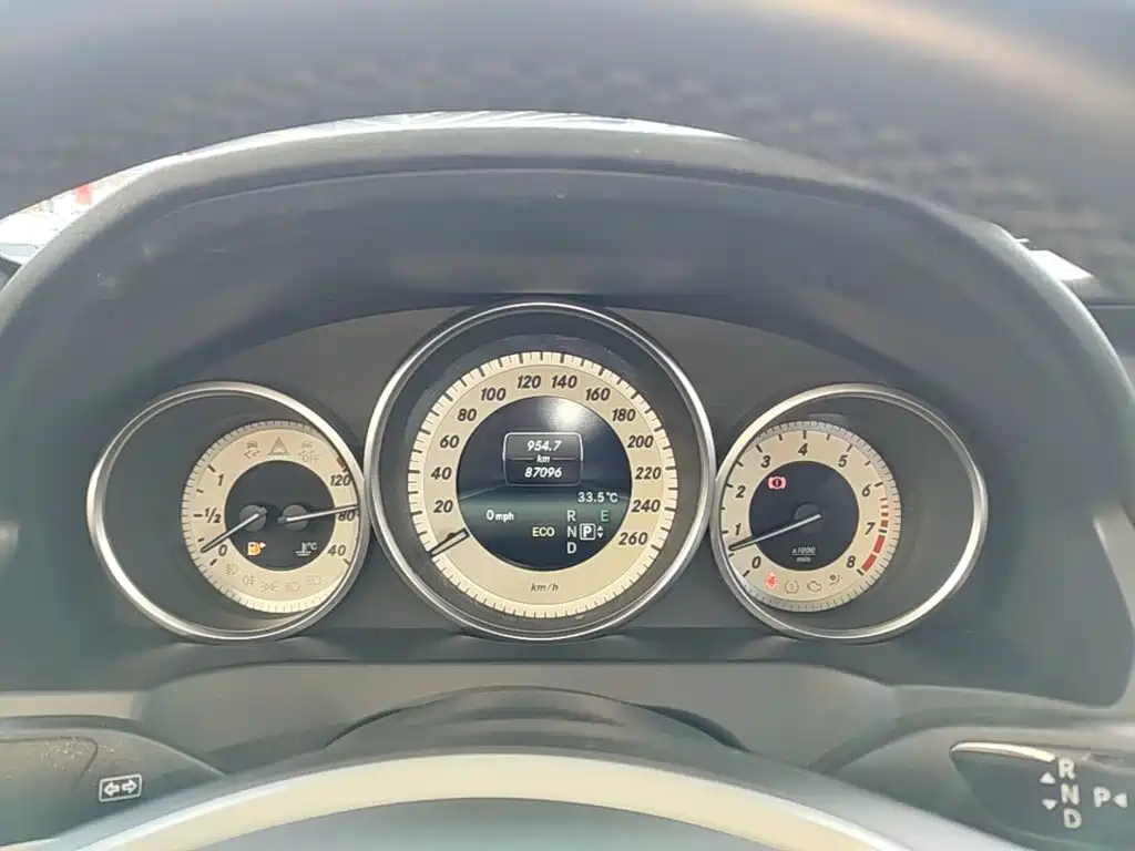 Mercedes-Benz E-Class 2014 — фото 12
