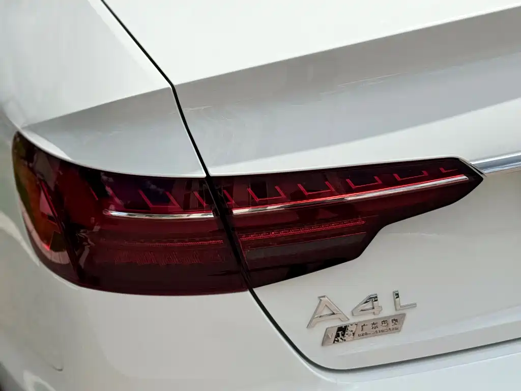Audi A4L 2020 — фото 16