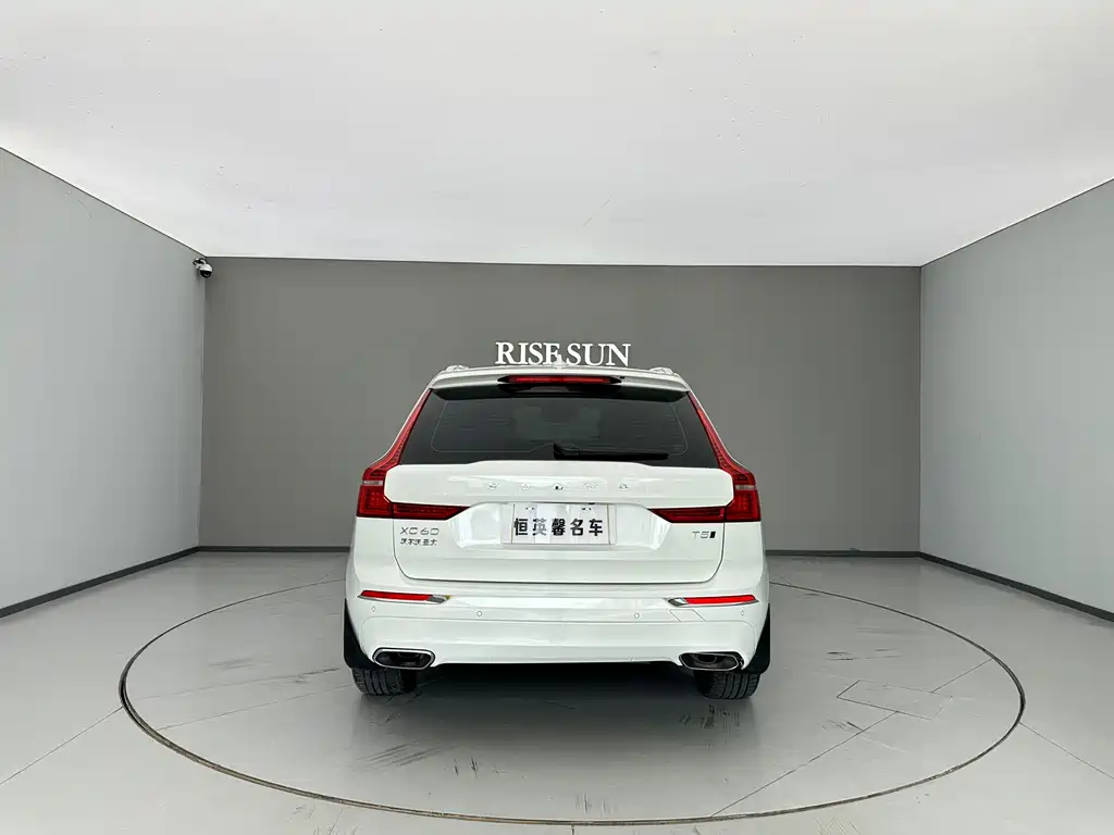 Volvo XC60 2021 — фото 8