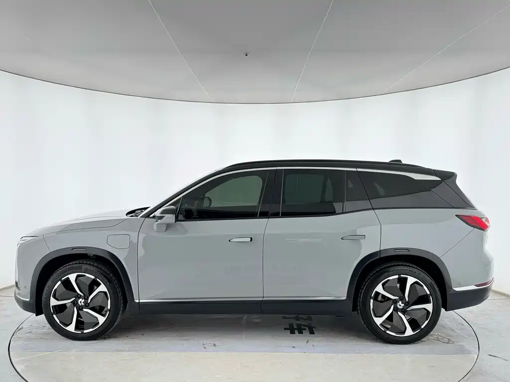 NIO ES8 2021