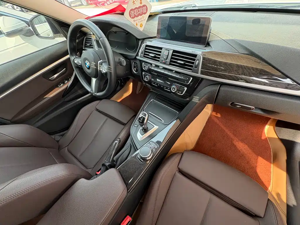 BMW 3 Series 2019 — фото 16