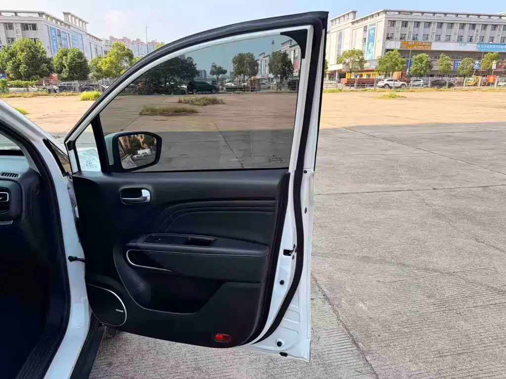 GAC Trumpchi GS3 2021 — фото 14