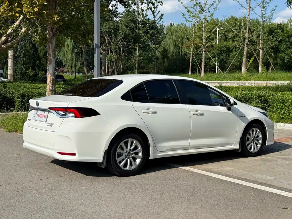 Toyota Corolla 2023 — фото 18