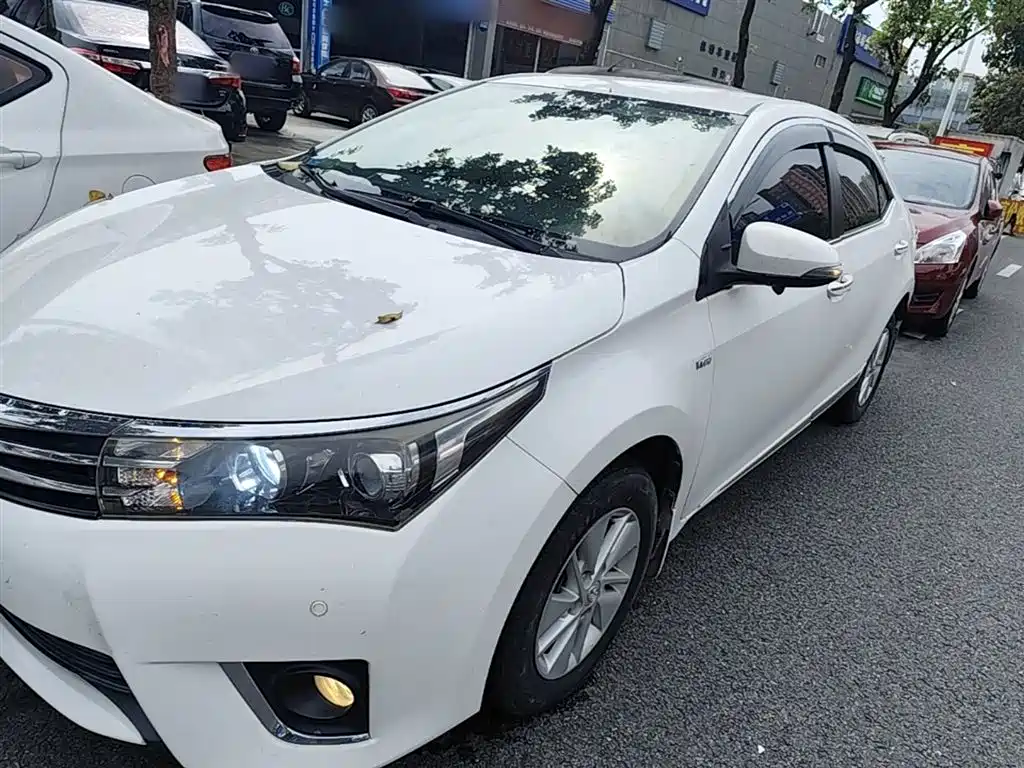 Toyota Corolla 2017 — фото 1
