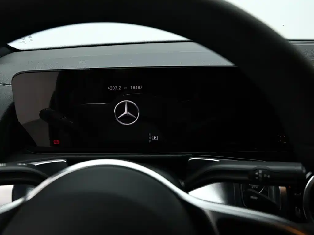 Mercedes-Benz GLB 2023 — фото 15