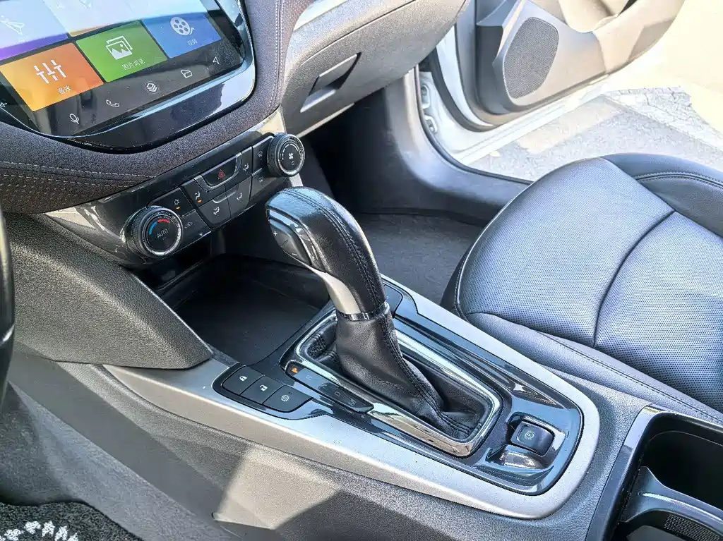 Chevrolet Malibu 2018 — фото 11