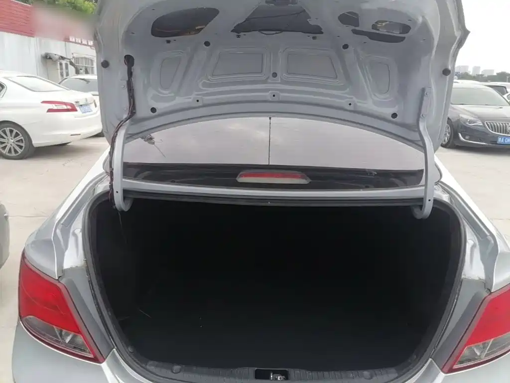 Hyundai Verna 2015 — фото 19