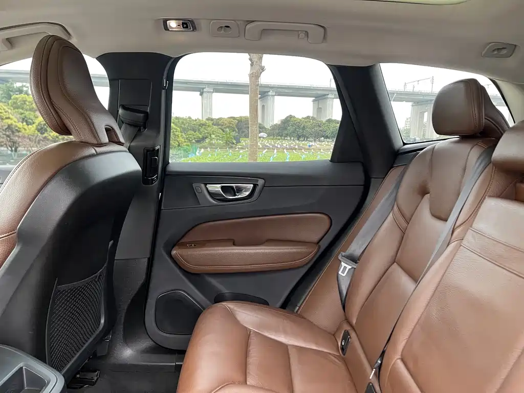 Volvo XC60 2020 — фото 27