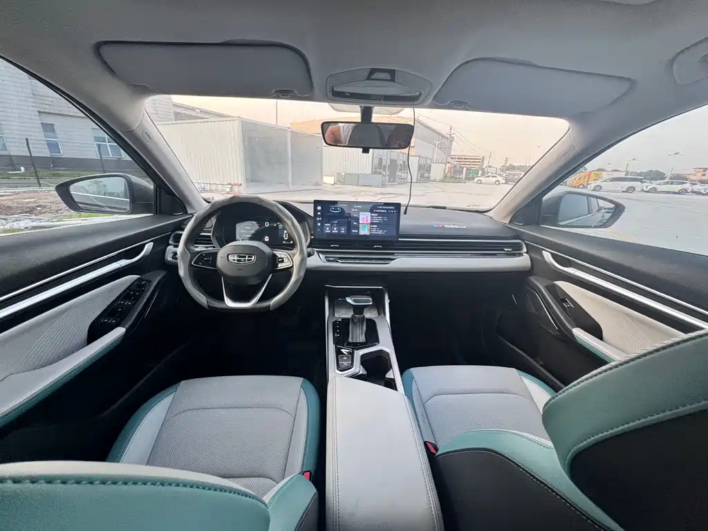 Geely Emgrand 2023