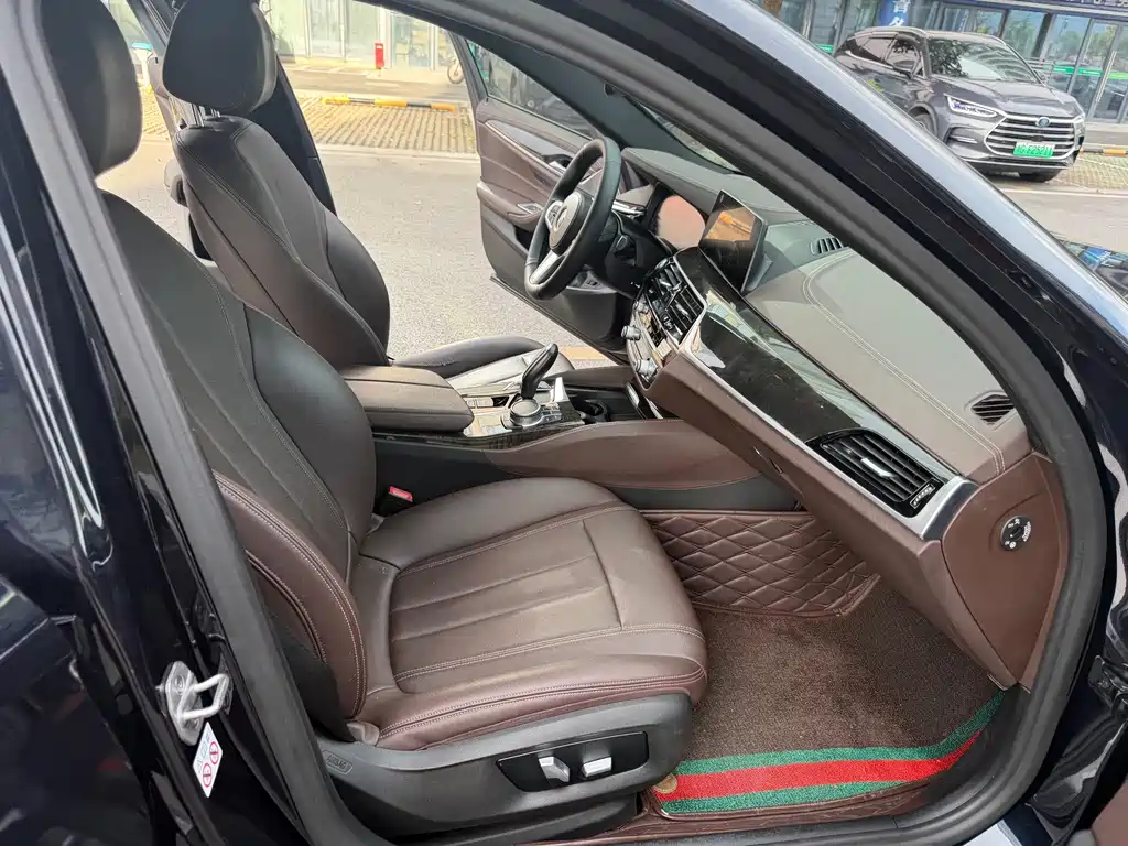 BMW 5 Series 2020 — фото 13