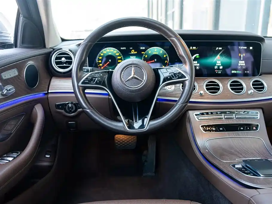 Mercedes-Benz E-Class 2023 — фото 16