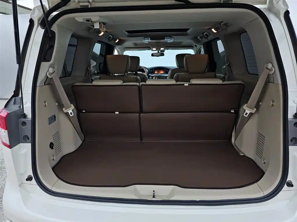 Nissan Quest 2016 — фото 14