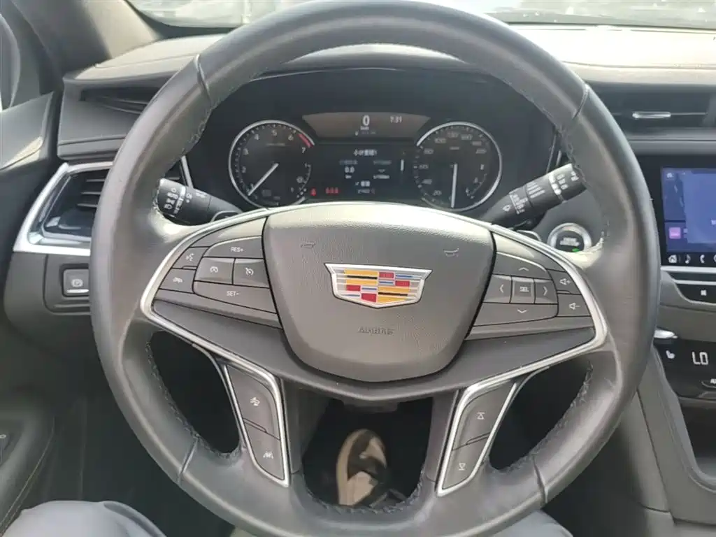 Cadillac XT5 2023 — фото 11