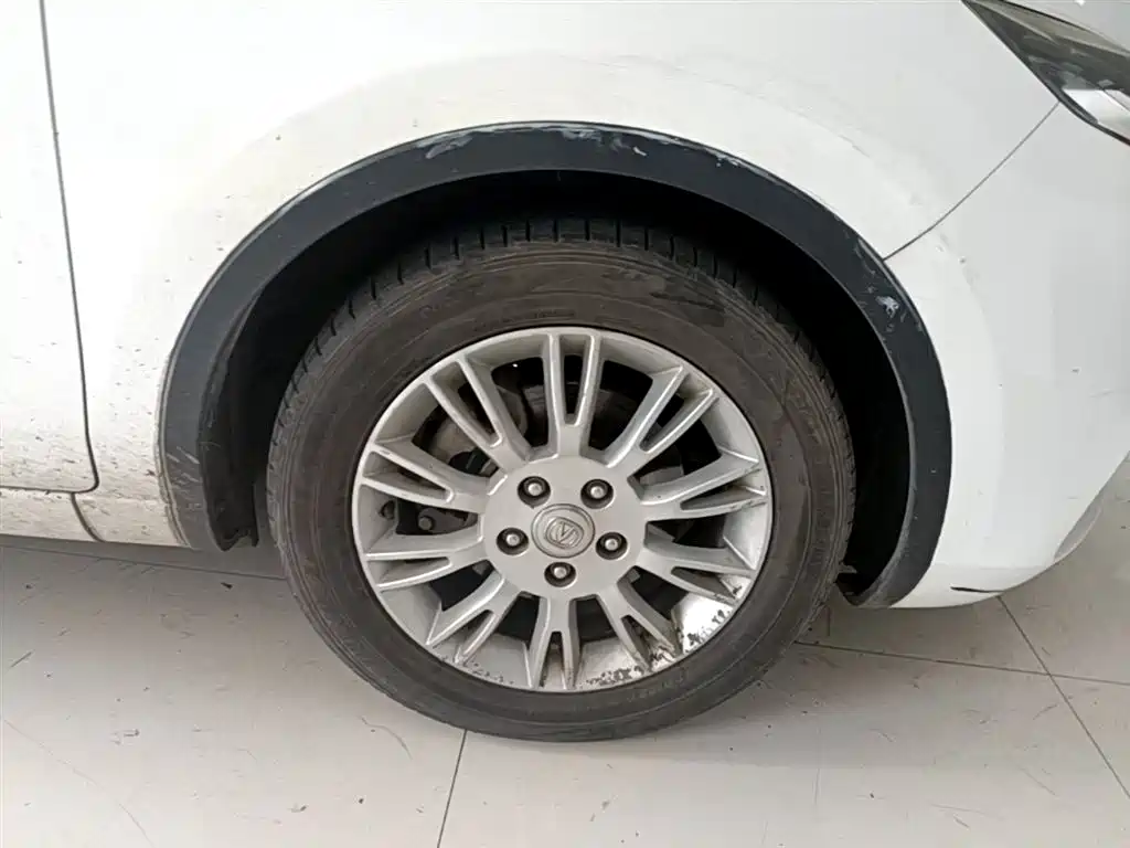 Changan Eado XT 2014 — фото 14