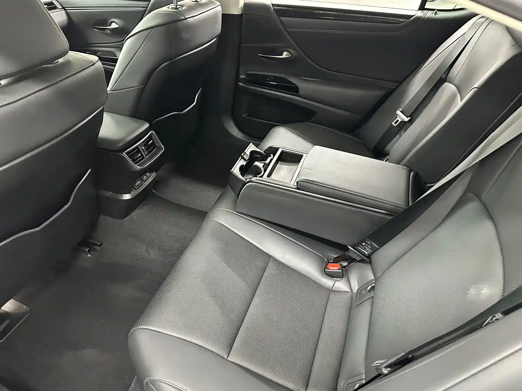 Lexus ES 2021 — фото 13
