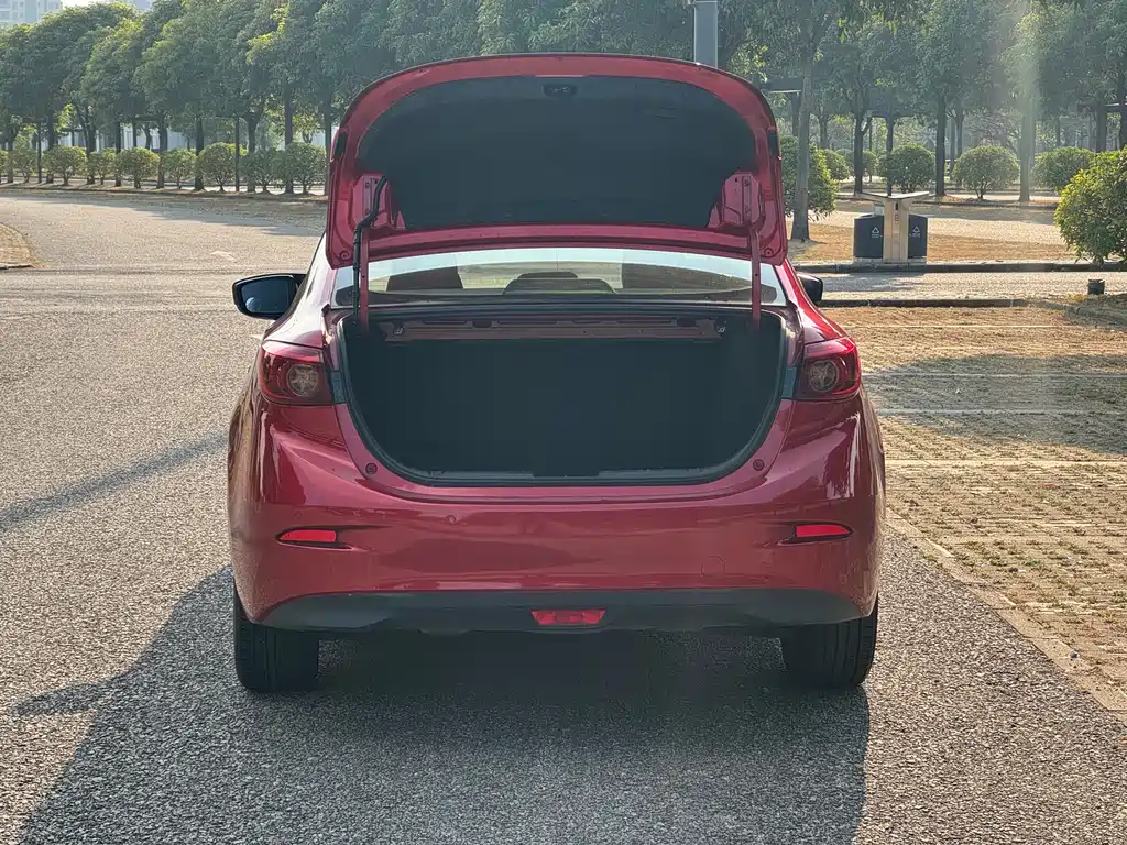 Mazda 3 Axela 2019 — фото 15