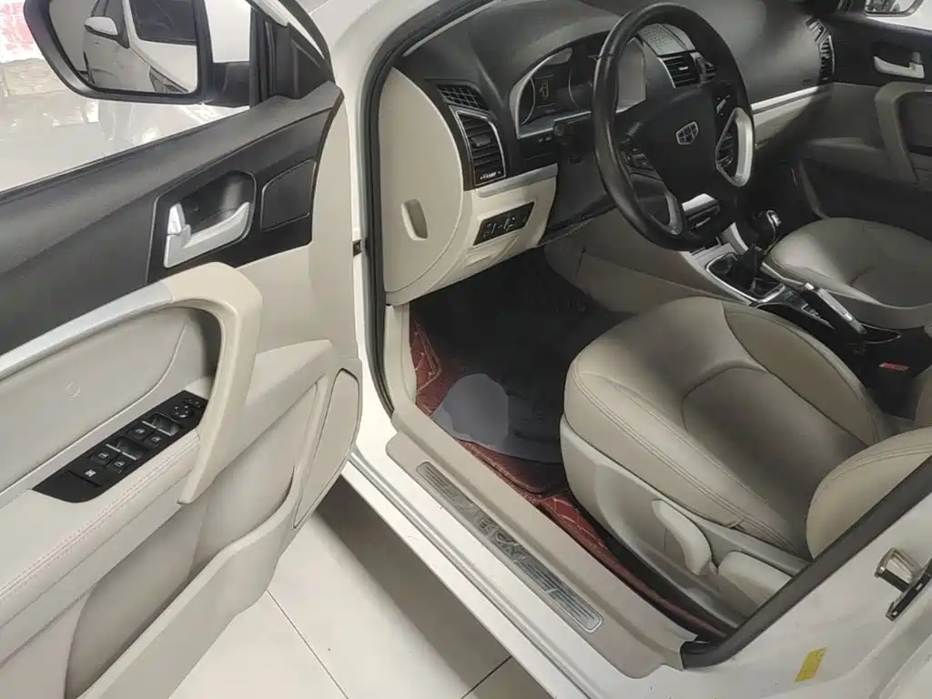 Geely Emgrand 2015 — фото 16