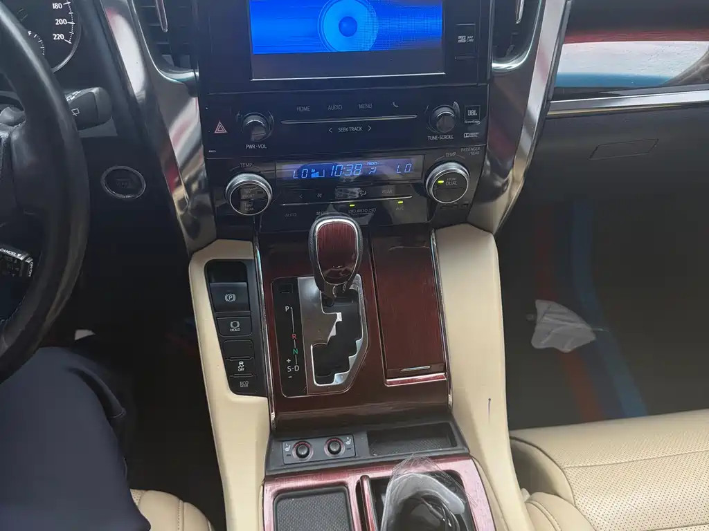 Toyota Alphard 2017 — фото 20