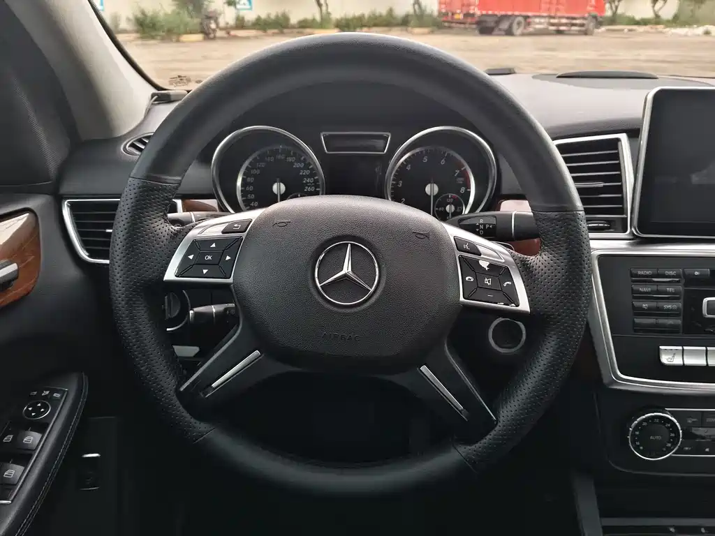 Mercedes-Benz M-Class 2015 — фото 14
