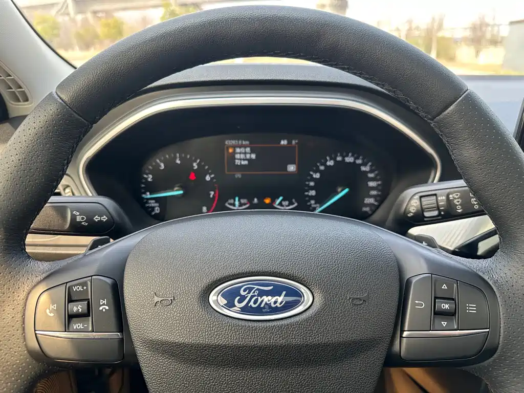 Ford Focus 2019 — фото 13