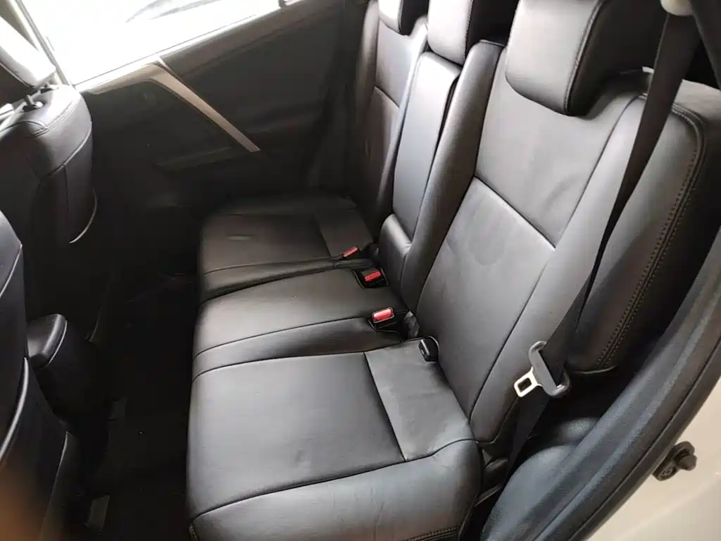 Toyota RAV4 2016 — фото 17