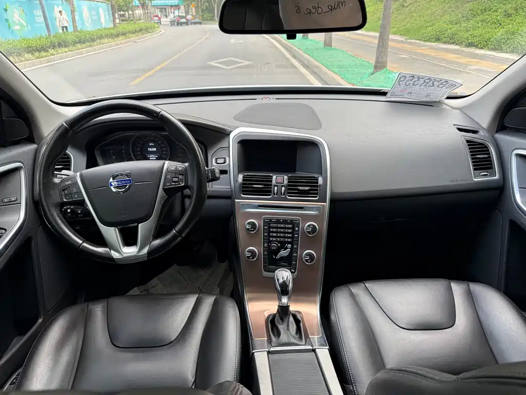 Volvo XC60 2016 — фото 19