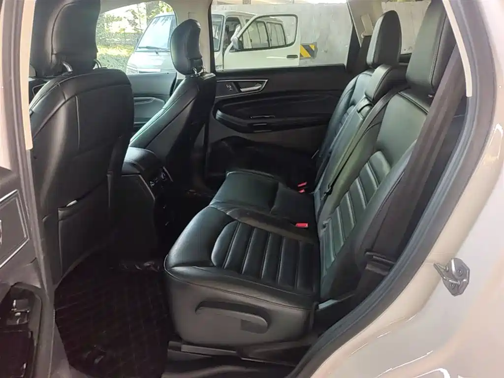 Ford Edge 2016 — фото 17