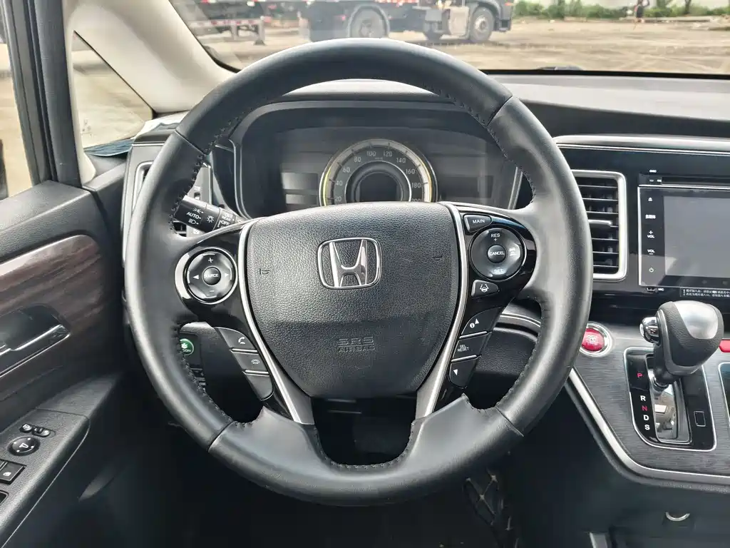 Honda Elysion 2016 — фото 13