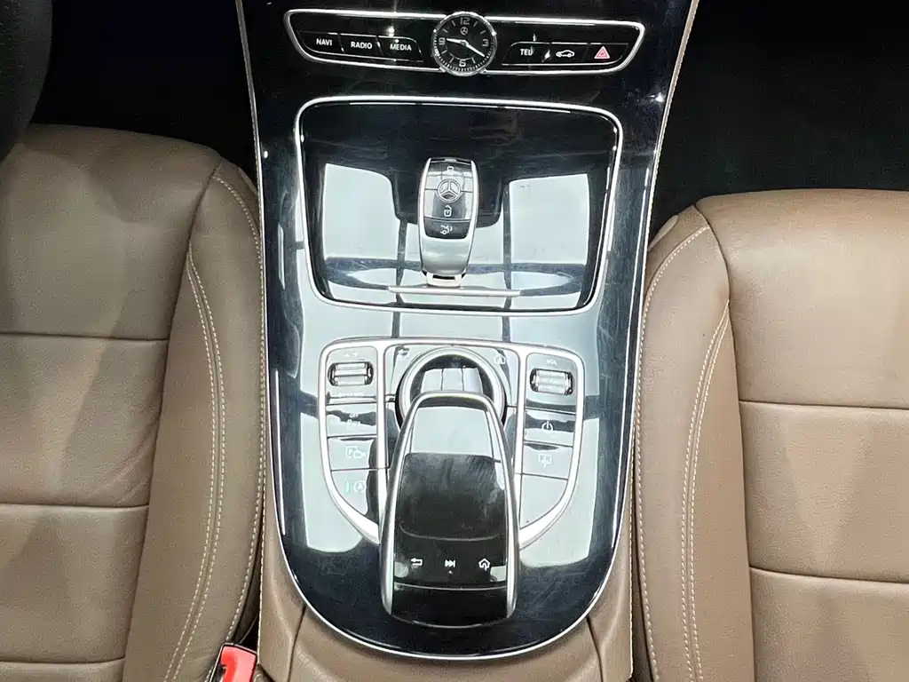 Mercedes-Benz E-Class 2017 — фото 16
