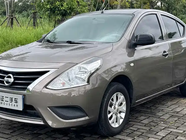 Nissan Sunny 2015