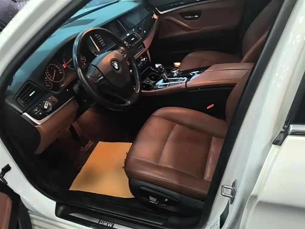 BMW 5 Series 2015 — фото 15