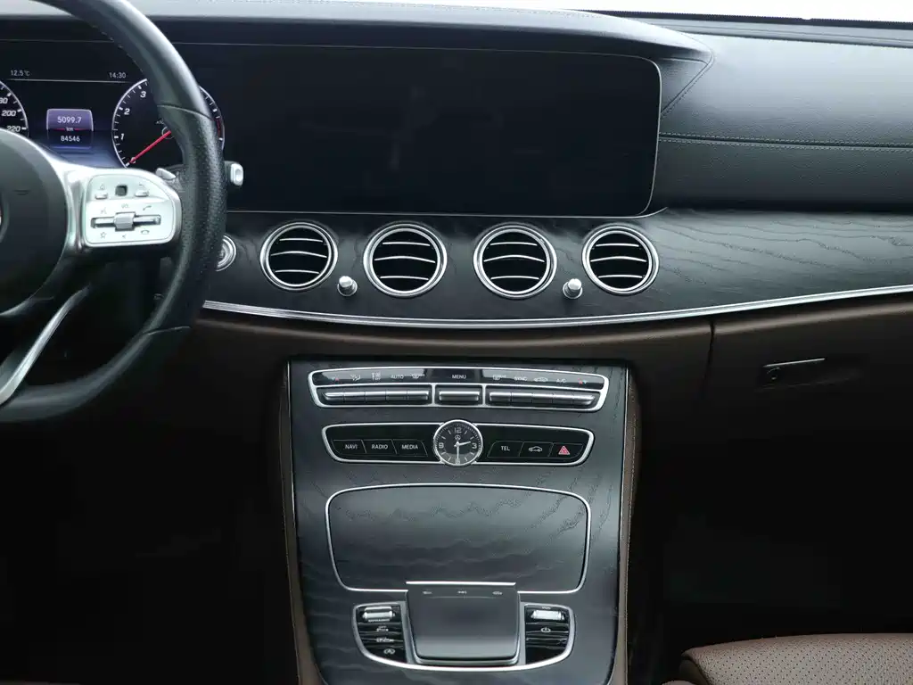 Mercedes-Benz E-Class 2019 — фото 11