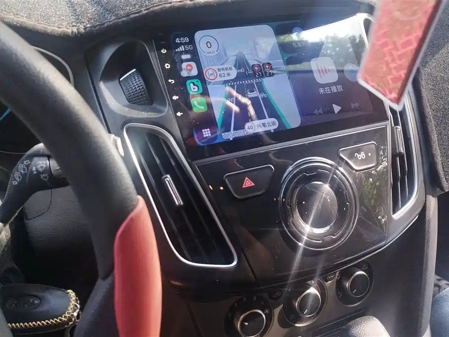 Ford Focus 2014 — фото 13