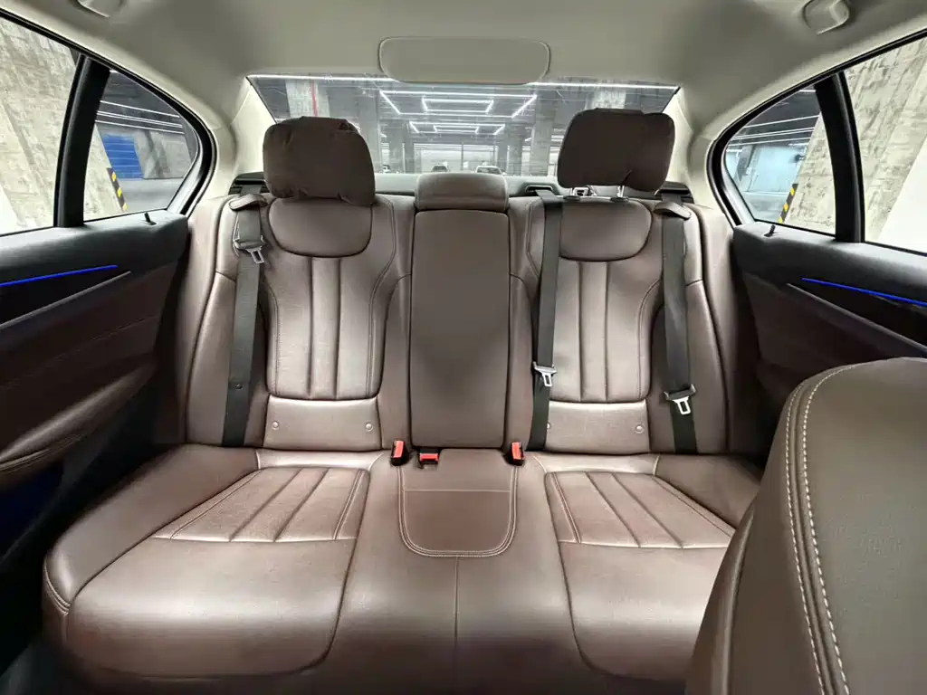 BMW 5 Series 2019 — фото 17