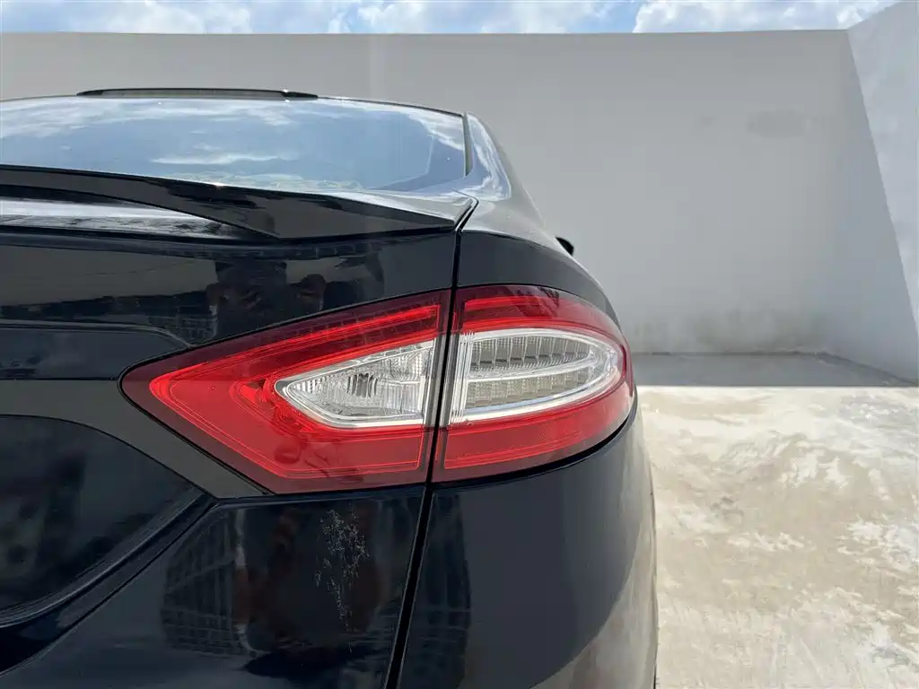 Ford Mondeo 2014 — фото 16