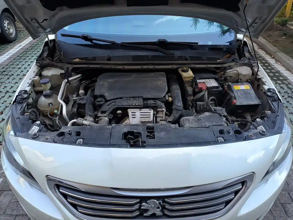 Peugeot 408 2015 — фото 11