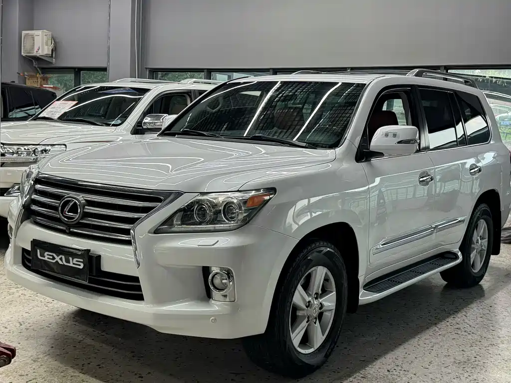 Lexus LX 2012