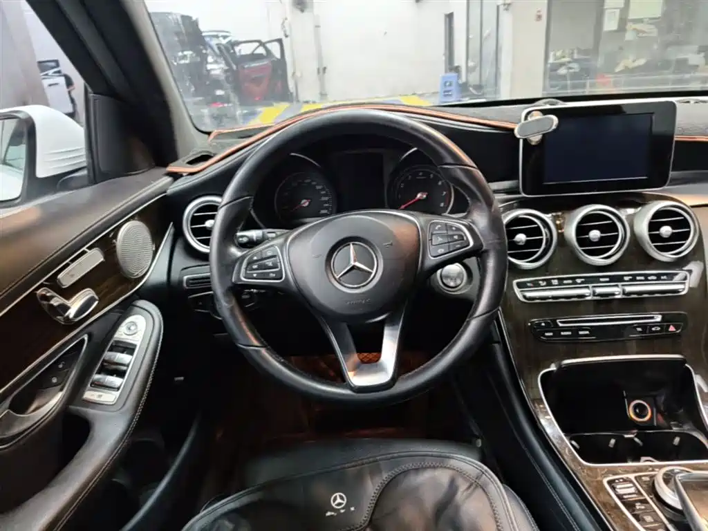 Mercedes-Benz GLC 2018 — фото 11
